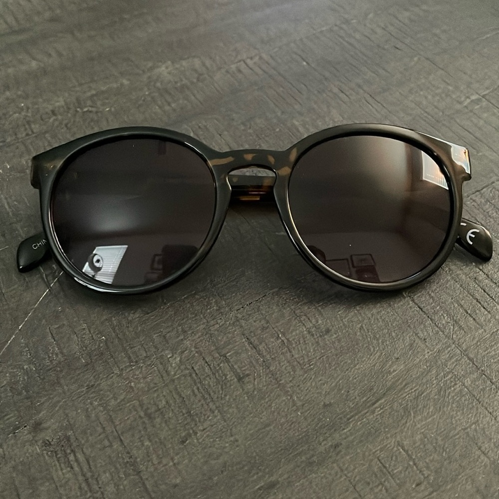 Women's Tortoise Shell Round Sunglasses